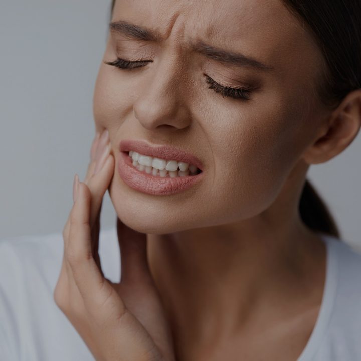 Nadwrażliwość zębów – skąd się bierze i jak można jej zaradzić?